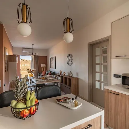 Апартаменти Cretan Sea View 8mins To Beach, Old Town,