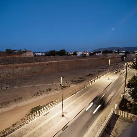 Апартаменти Cretan Sea View 8mins To Beach, Old Town, Ханья (Крит)