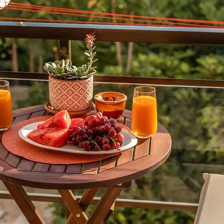 Apartment Cretan Sea View 10mins To Beach, Old Town, Chania (Crete)