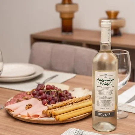 Daire Cretan Sea View 8mins To Beach, Old Town,