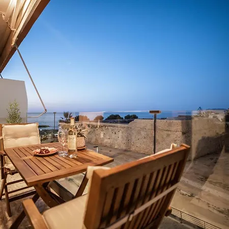 Cretan Sea View 10mins To Beach, Old Town, Appartamento La Canea